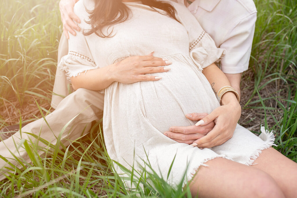 Outdoor maternity session at indian painted rocks